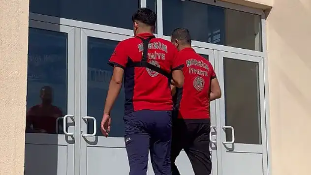 Veli okulda mahsur kaldı