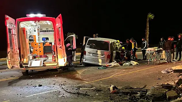 Balıkesir'de minibüs devrildi: 1 ölü, 4 yaralı