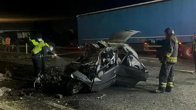 Tekirdağ'da otomobil ile iş makinesi çarpıştı: 5 kişi öldü, 1 kişi yaralandı