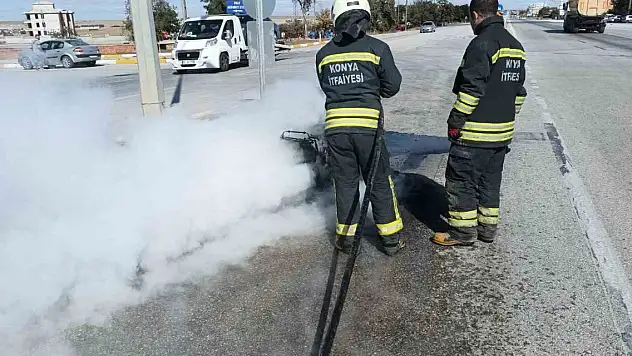 Konya'da yanan motosiklet hurdaya döndü
