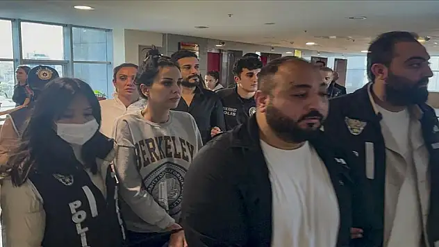 Son Dakika! Dilan Polat ve Sıla Doğu ifadeleri alınmak üzere adliyeye götürüldü