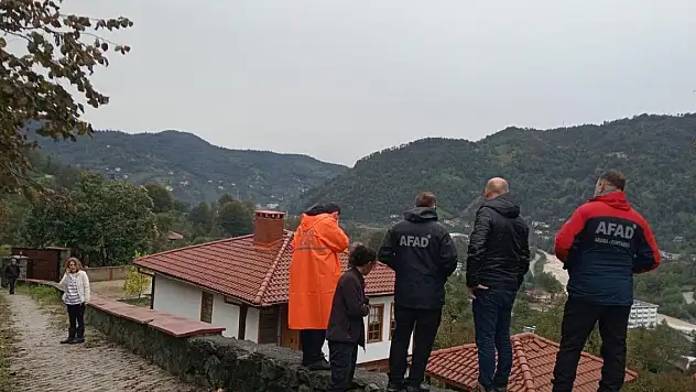 Artvin'de heyelan riski nedeniyle 8 ev tahliye edildi