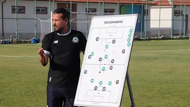 1922 Konyaspor'da yol ayrımı!