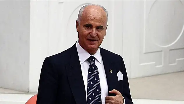 Eski Bakan Sabahattin Çakmakoğlu 94 yaşında vefat etti