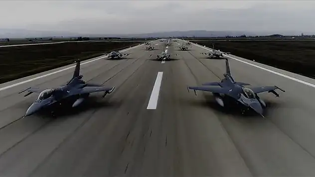 Milli Savunma Bakanlığından 'fil yürüyüşü' paylaşımı