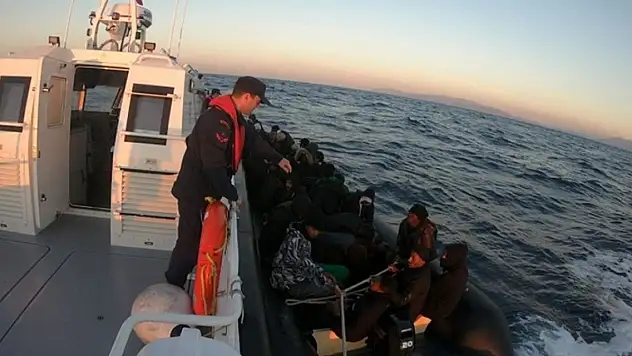 İzmir'de 55 düzensiz göçmen yakalandı