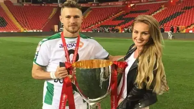 Konyaspor'un eski futbolcusu ülkesine gitti!