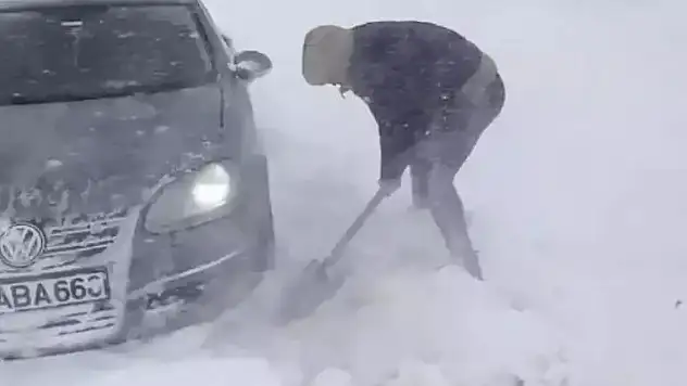 Yoğun kar yağışı: Sürücüler zor anlar yaşadı
