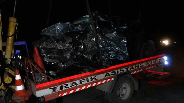 Otomobil ile pikap kafa kafaya çarpıştı: 3 ölü, 4 yaralı