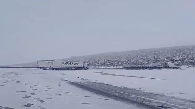 Kış erken geldi, tırlar yolda kaldı