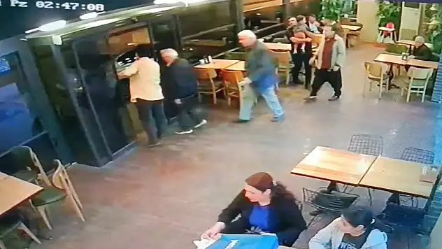 Adana'da deprem sonrası vatandaşlar sokaklara döküldü