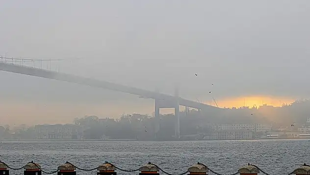 İstanbul Boğazı'nda sis nedeniyle gemi geçişleri çift yönlü askıya alındı