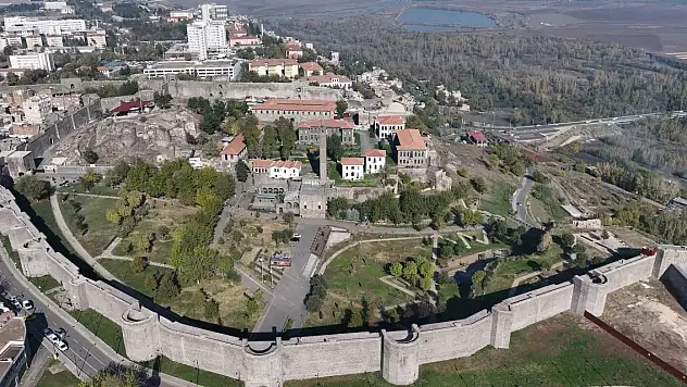 Diyarbakır Surlarından düşen 12 yaşındaki kız hayatını kaybetti