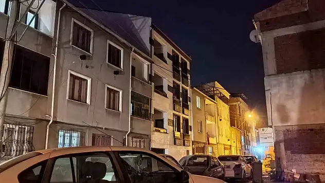 Halı silkelerken terastan düştü