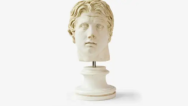 Evlerinize Renk Katacak Heykel Seçimleri Lagu'da