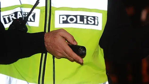 Düğün konvoyu yapıp trafiği engelleyen 6 sürücüye ceza