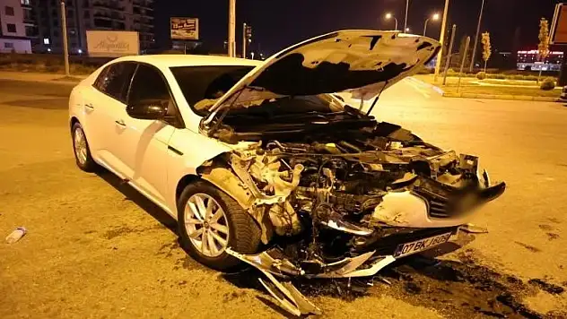 Aksaray'da 2 otomobil çarpıştı: 2'si çocuk 7 yaralı