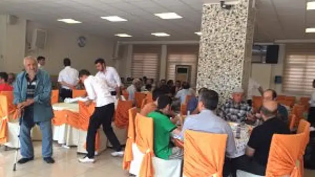 Özdil ve Karyeyen ailelerinin mutlu günü