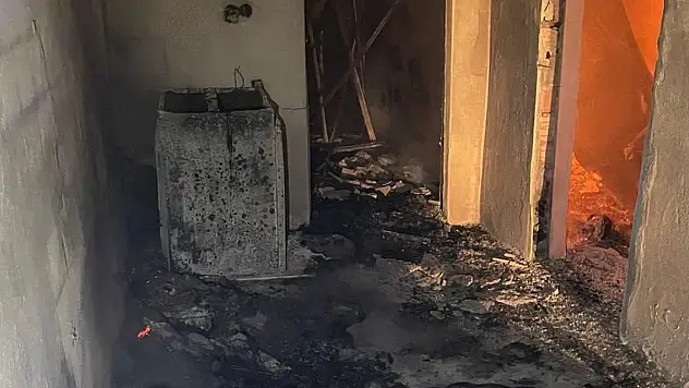 Evde çıkan yangında hayatını kaybetti