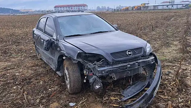 Otomobil tarlaya uçtu: 1 yaralı