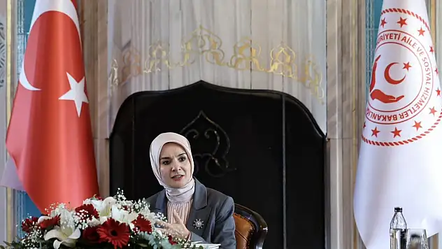 Sosyal paylaşım sitelerine bakandan uyarı!