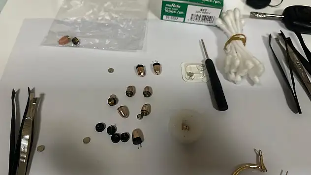 Ehliyet sınavında adaylara kopya düzeneği sağladılar!