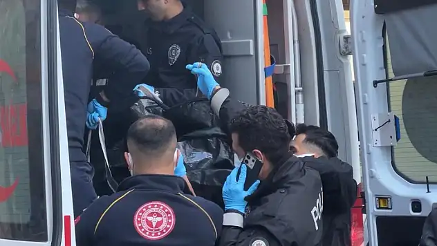 Otomobilin arka koltuğunda ceset bulundu