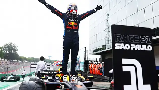 Brezilya'da kazanan Max Verstappen