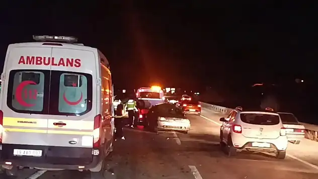 Hasta sevki yapan ambulans otomobille çarpıştı: 1 ölü, 5 yaralı
