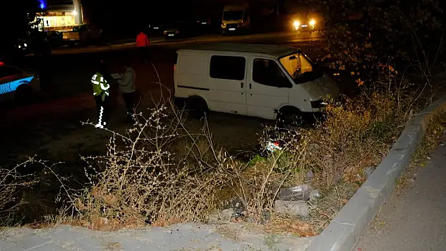 Kayseri'de motosiklet şarampole yuvarlandı: 3 yaralı