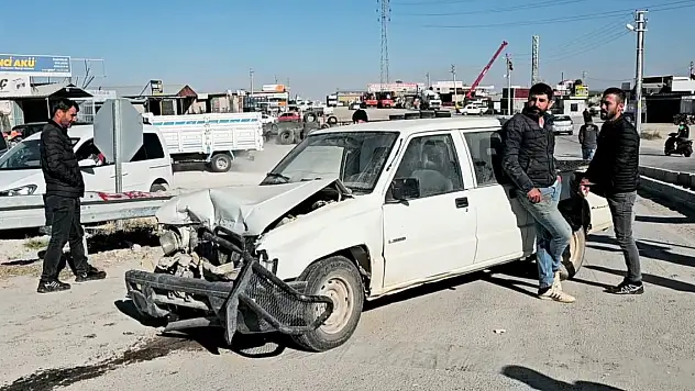 Aksaray-Konya karayolunda kamyonetler çarpıştı
