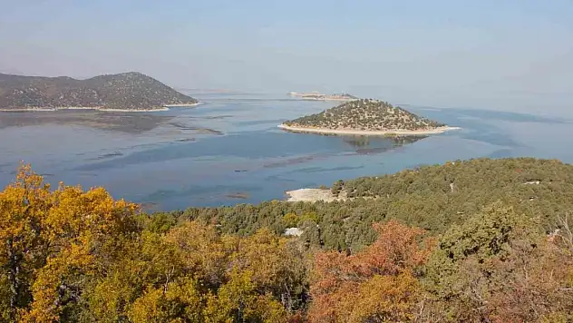 Beyşehir Gölündeki Hacıakif Adası doğa tutkunlarının ilgi odağı