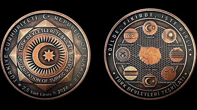 Cumhurbaşkanı Erdoğan, TDT Devlet Başkanları Zirvesi'ne özel hatıra parayı liderlere hediye etti