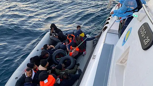 İzmir'de düzensiz göçmen operasyonu: 109 kaçak göçmen kurtarıldı