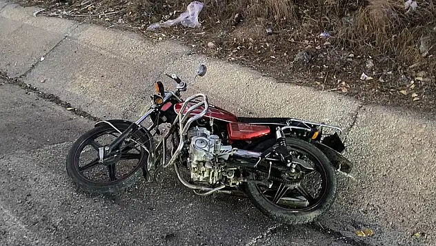 Manisa'da motosiklet ile otomobil çarpıştı! Sürücü ağır yaralandı