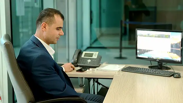 Görme engeline rağmen 9 yıldır başarıyla çalışıyor