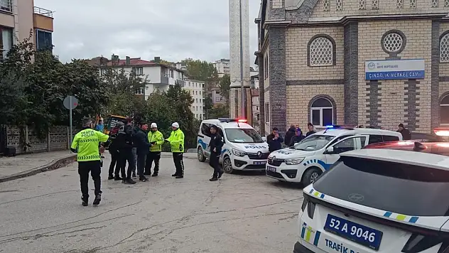 Namaz çıkışı çöp kamyonunun altında kalan emekli imam öldü