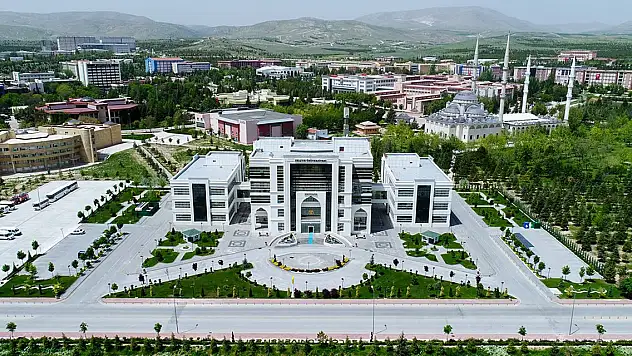 Selçuk Üniversitesi eğitimde kaliteyi taçlandırdı