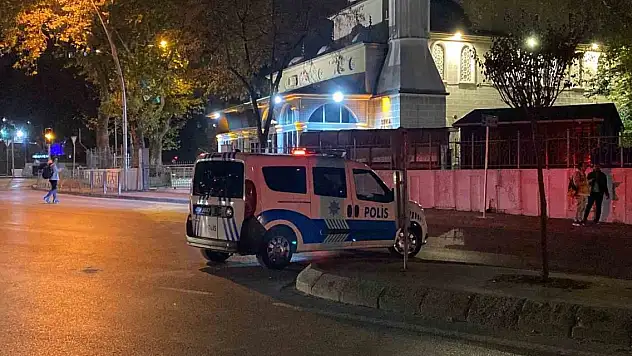 Cadde üzerindeki şüpheli valiz fünyeyle patlatıldı