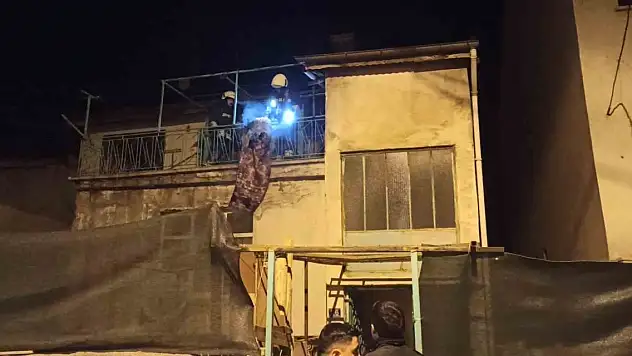 Konya'da askerden izne gelen gencin talihsiz anı... Arkadaşlarıyla oturduğu ev yandı