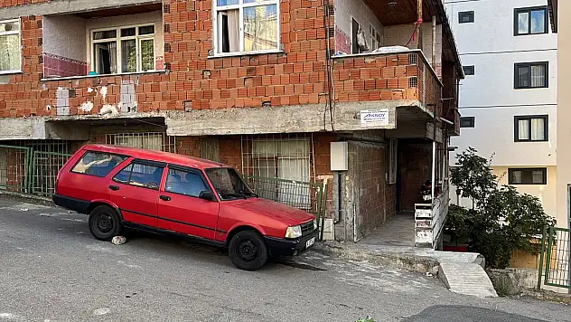 Kocaeli'de cezaevinden izinli çıkan şahıs, eşini uykusunda boğdu