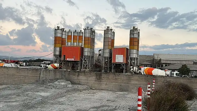Beton karışımı makinesine düşen 19 yaşındaki işçi öldü