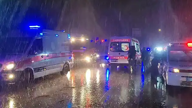 İstanbul'da otobüsü devrildi 2 ölü 1'i ağır 15 yaralı