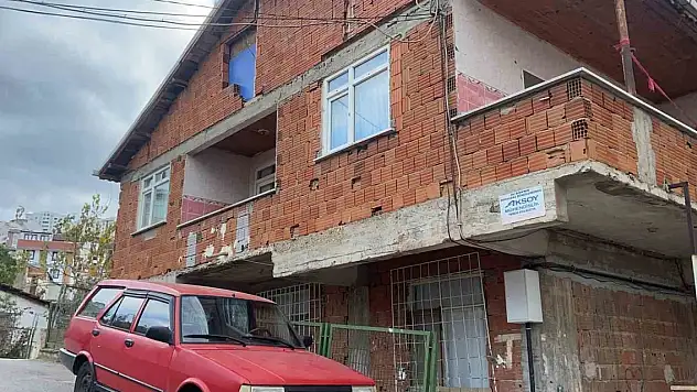 Karısını cezaevinden izinli çıkıp öldürdü