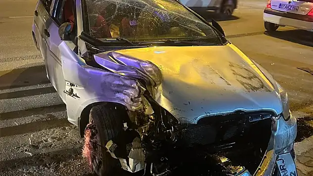 Otomobil, refüje çarpıp takla attı 1 ölü, 3 yaralı