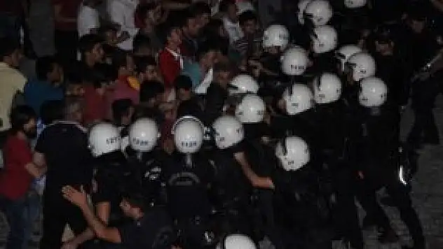 Konya'da vatandaşlar HDP İl Başkanlığına yürüdü