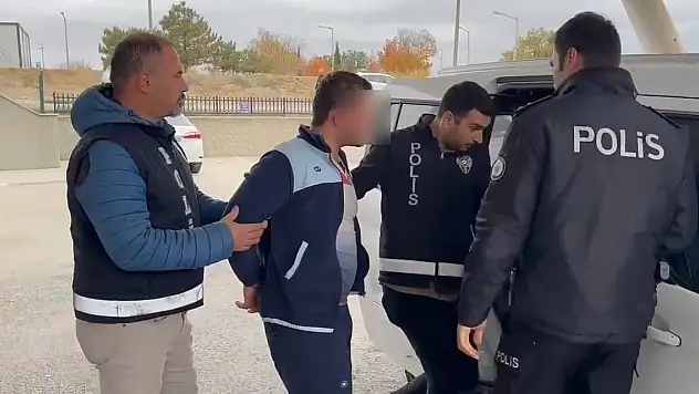 Cinnet getirip annesini öldüren ve akrabalarını bıçaklayan genç tutuklandı