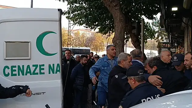 Boşanma aşamasındaki eşini öldürüp, intihar etti