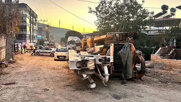 Freni patlayan kamyon 2 aracı biçti, ortalık savaş alanına döndü: 4 yaralı