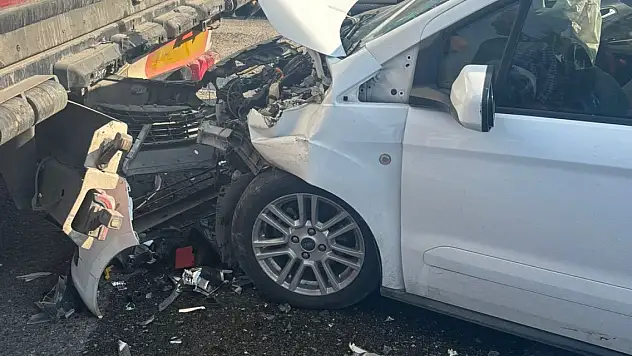 Diyarbakır'da 3 TIR ve 3 otomobilin karıştığı zincirleme kazada 8 yaralı